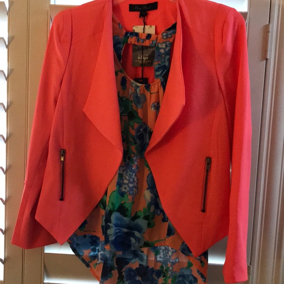 Tops - Flower top! New